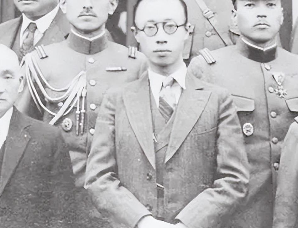 1935年溥仪访问日本，裕仁天皇亲自迎接，离开时为何落泪？