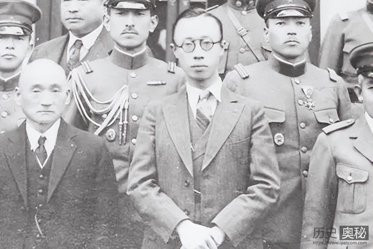 1935年溥仪访问日本，裕仁天皇亲自迎接，离开时为何落泪？